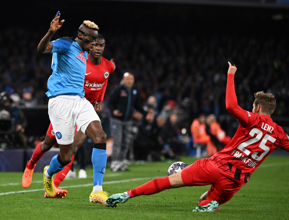  奥斯梅恩戴帽，那不勒斯狂胜弱旅  