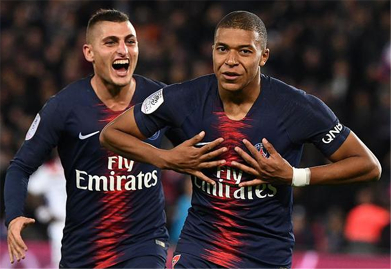  巴黎主场逆转里昂，姆巴佩双响救主  