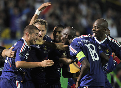  昂热主场雨战艰难取胜十人应战的布雷斯特  